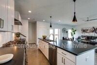 Building Photo - 958 9th Ave S