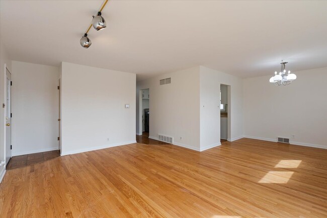 Building Photo - 4538 Dempster St