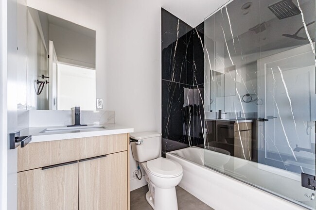 Building Photo - 13463 Beach Ave