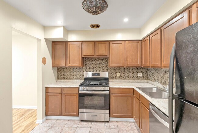 Building Photo - 1705 Robin Cir