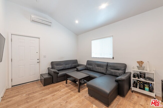 Building Photo - 4629 Cerro Verde Pl