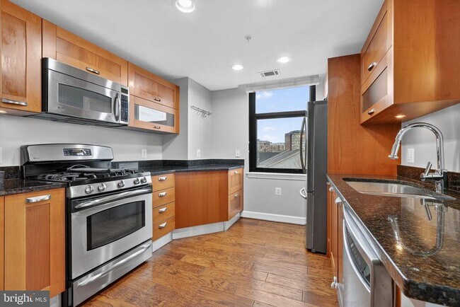 Building Photo - 2451 Midtown Ave