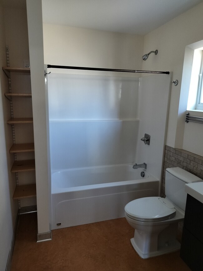 bathroom - 16261 SE Sun Ave