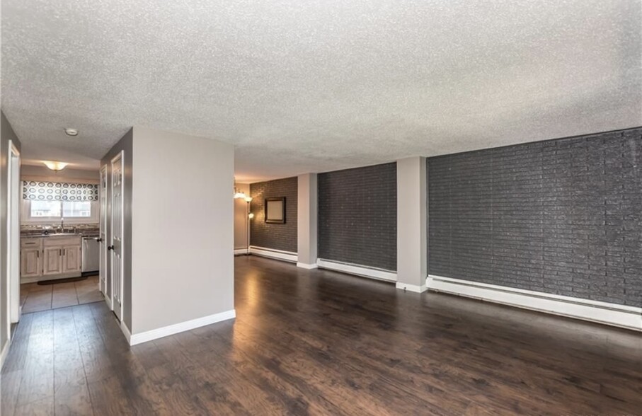 Building Photo - 132 Churchill Dr