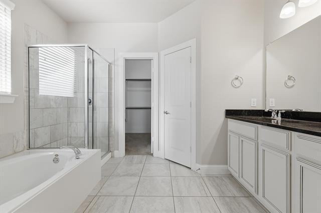 Building Photo - 15801 Weymouth Dr