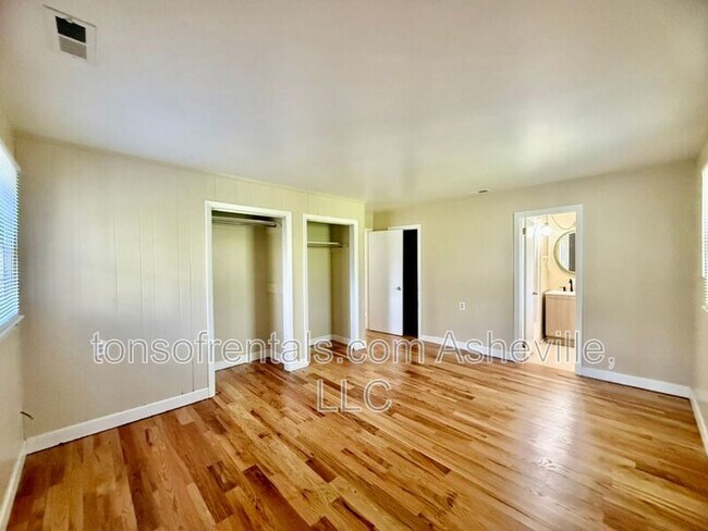 Building Photo - 161 Dogwood Dr