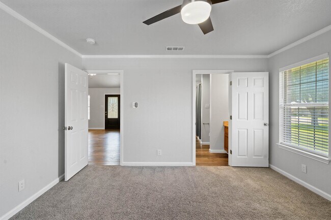 Building Photo - 113 White Feather Trail