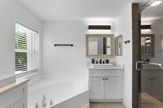 Building Photo - 384 River Bluff Ln
