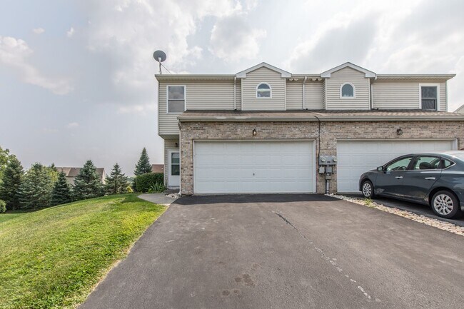 Primary Photo - Beautifully Renovated 3 Bedroom 2.5 Bath H...