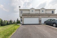 Building Photo - Beautifully Renovated 3 Bedroom 2.5 Bath H...