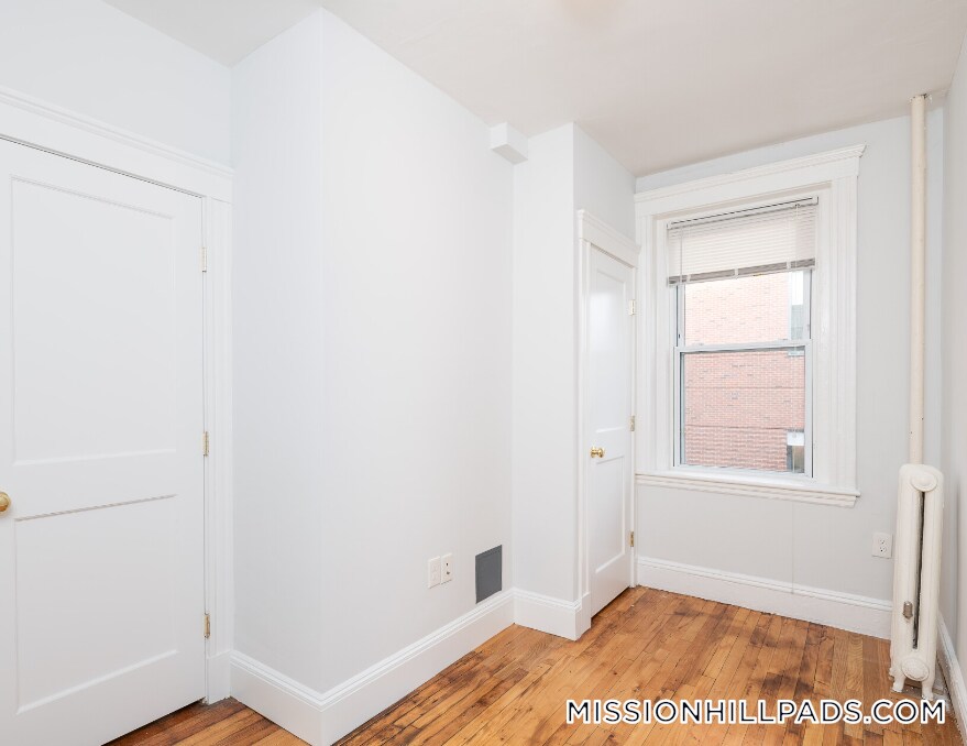 Building Photo - 49 Worthington St