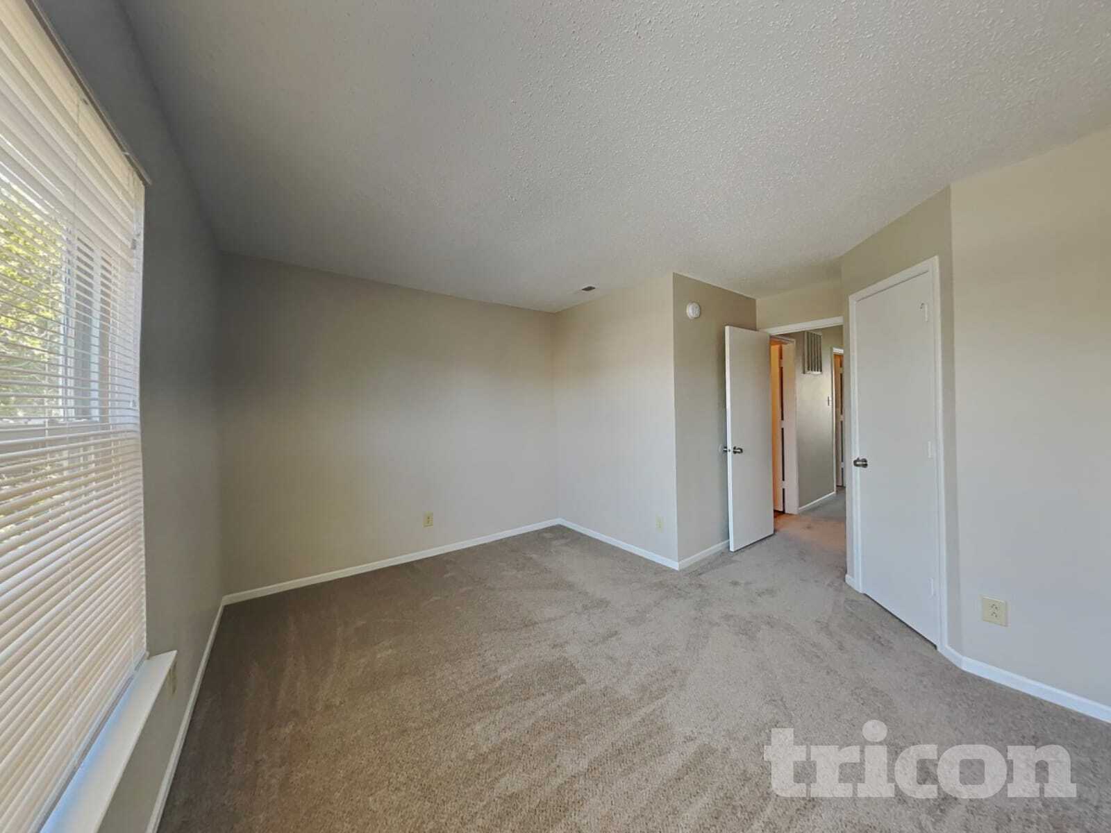 Building Photo - 5632 N Jefferson Dr