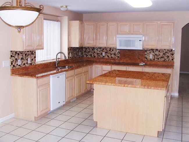 Building Photo - 45866 Fountain View Dr