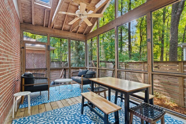 Building Photo - Beautiful Home in the Desirable Bel Arbor Community!