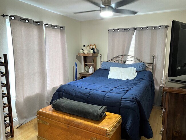 Building Photo - Beautifully remodeled Two bedroom Two Bath...