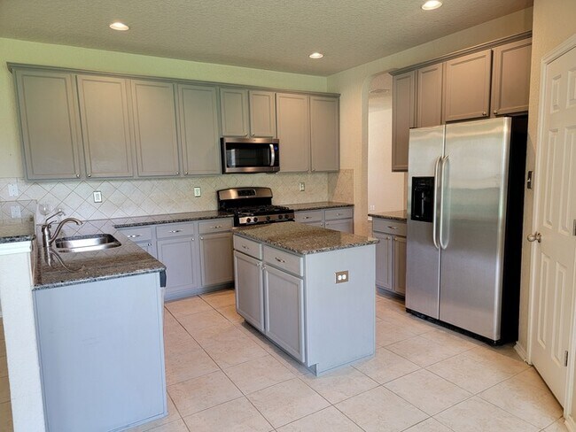 Building Photo - Charming 4 beds 2 baths in San Antonio!