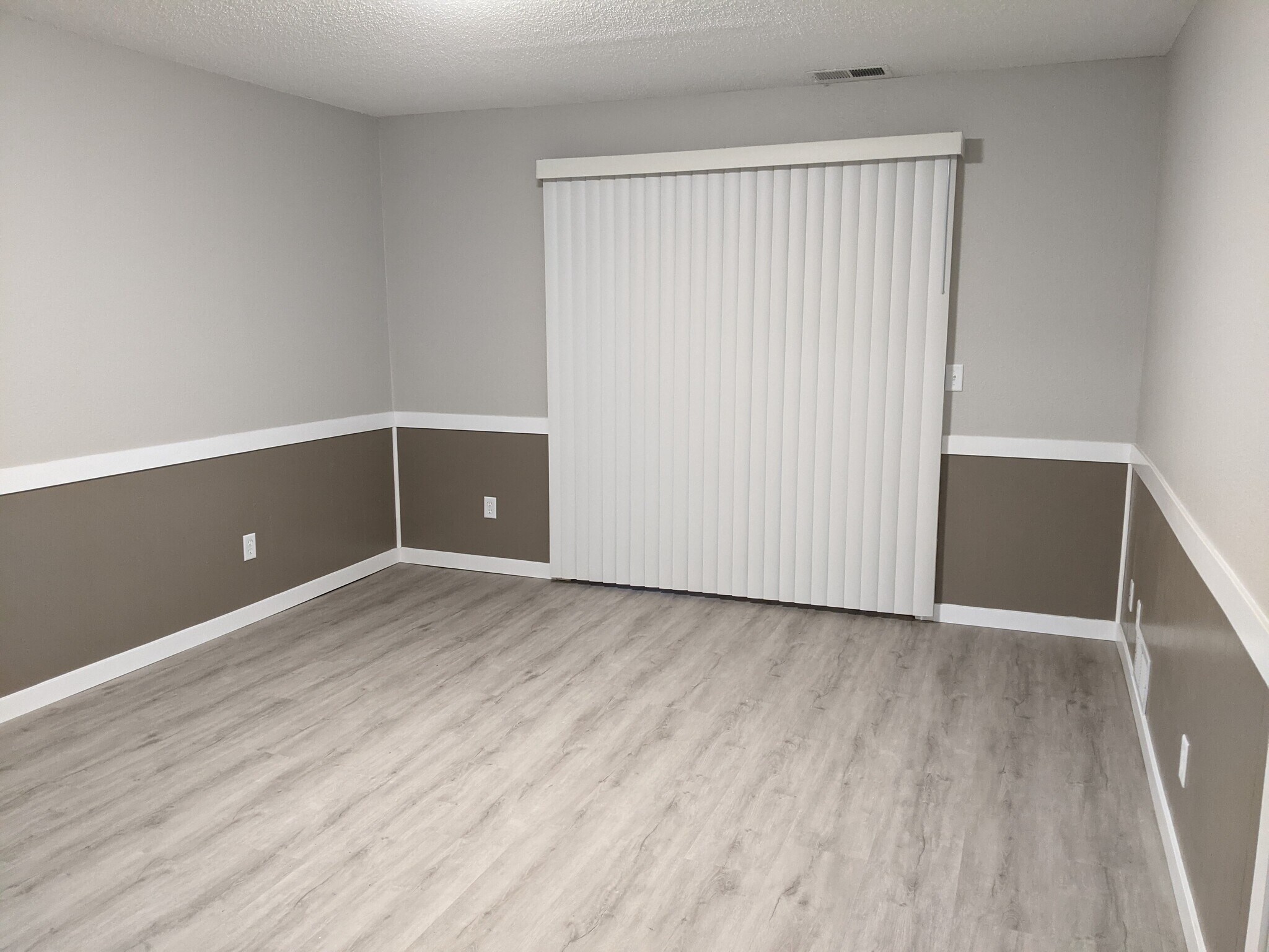 Lower level living area - 3552 Independence Ave N
