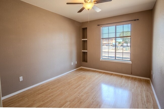Building Photo - Conveniently located 3 Bedroom, 2 bath