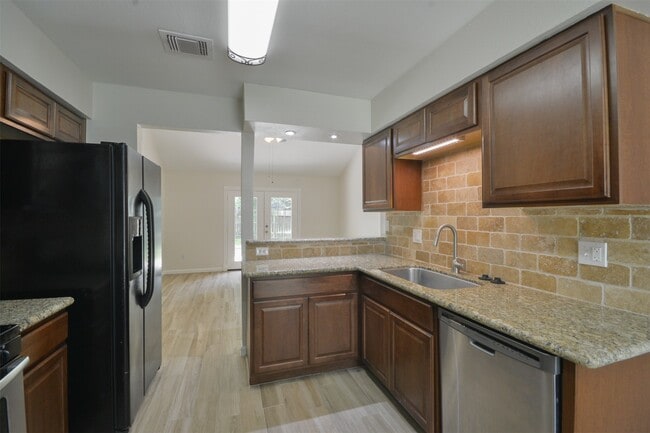 Building Photo - 2755 Foliage Green Dr