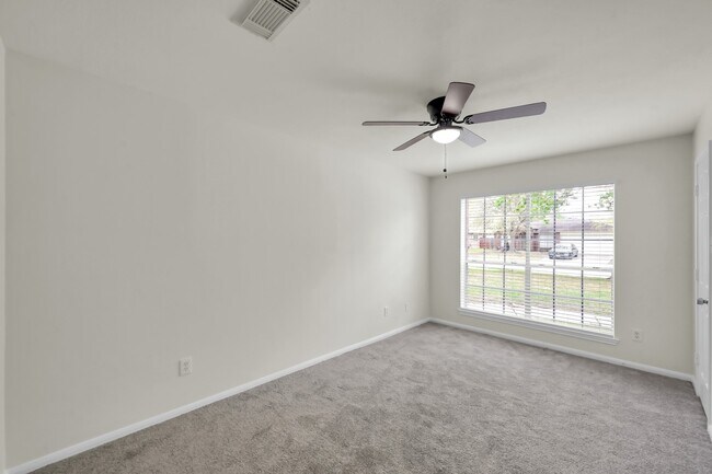 Building Photo - 28715 Fox Lynn Dr