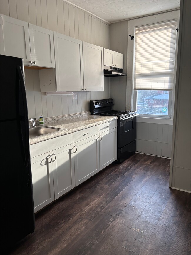 Building Photo - Millpond Manor