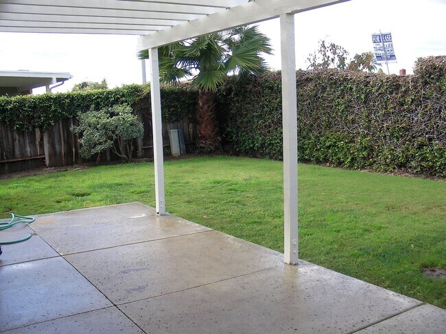 Building Photo - Remodeled Single Story House, Available 8/15/26