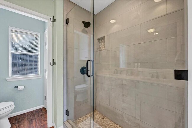 Building Photo - 202 Lighthouse Dr