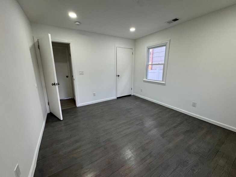 Building Photo - 264 Middlesex Ave