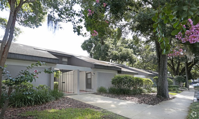 Building Photo - Woodland Villas