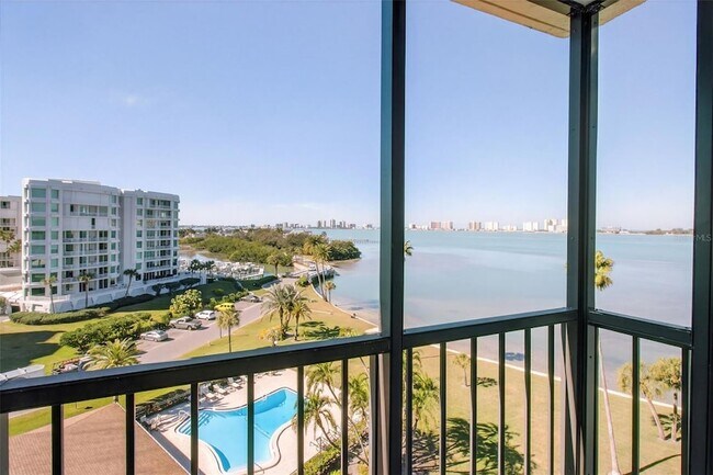 Building Photo - 100 Oakmont Ln