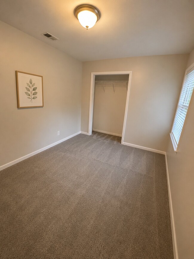 Building Photo - 307 Christopher Cir