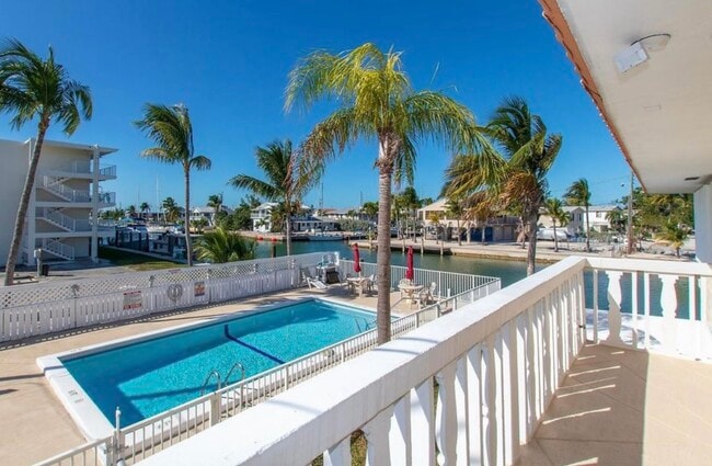 Primary Photo - 15 Sombrero Blvd