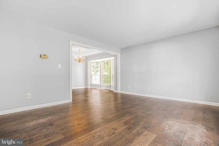 Building Photo - 6124 Valley View Dr