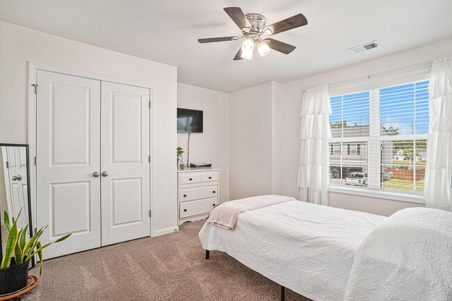 Building Photo - 252 Hyrne Dr