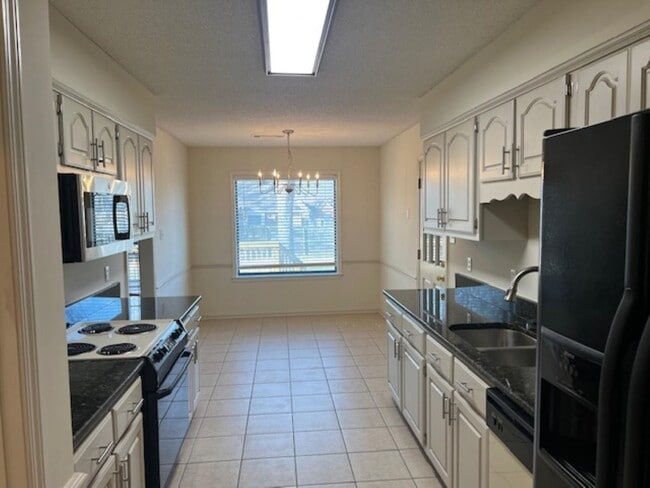 Building Photo - 290 Rose Trellis Rd