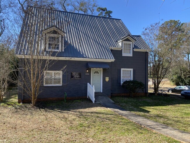 Building Photo - Grey Gables Apartments