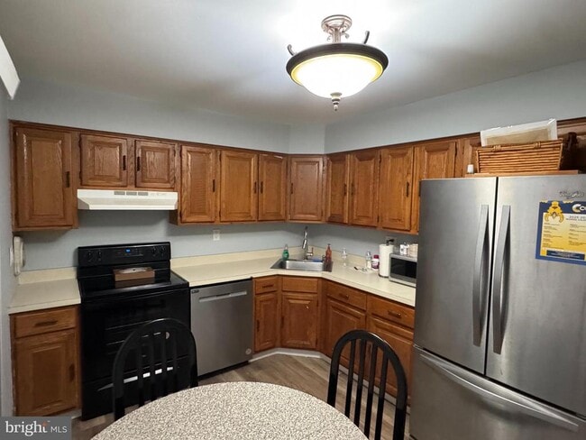 Building Photo - 556 S Dove Rd