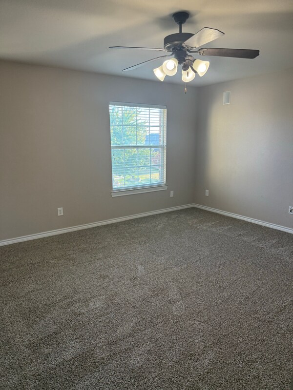 Building Photo - 2833 Shoreline Way