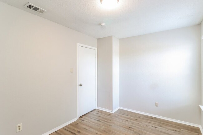 Building Photo - 8841 Elbe Trail