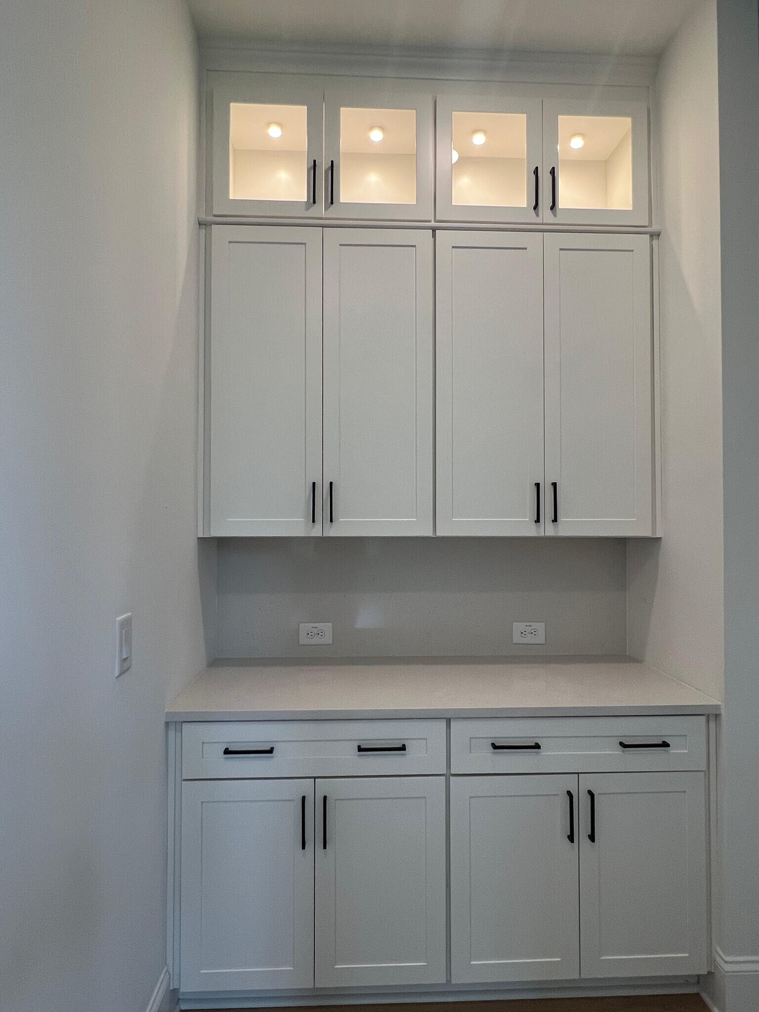 butler pantry - 6490 Pond View Dr