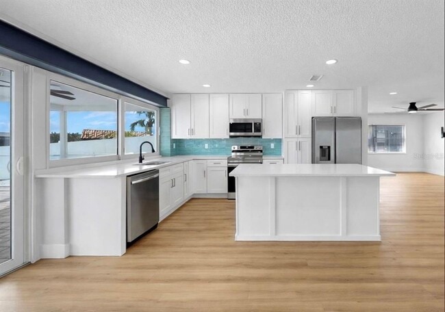 Building Photo - 6515 Santiago Ct