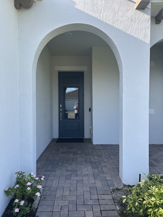 Building Photo - Gated 55+ community with lots of HOA amenities!