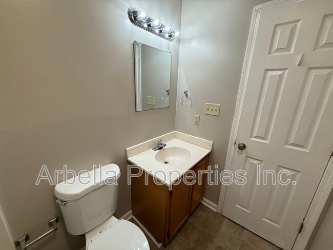 Building Photo - 1909 Cherokee Rd