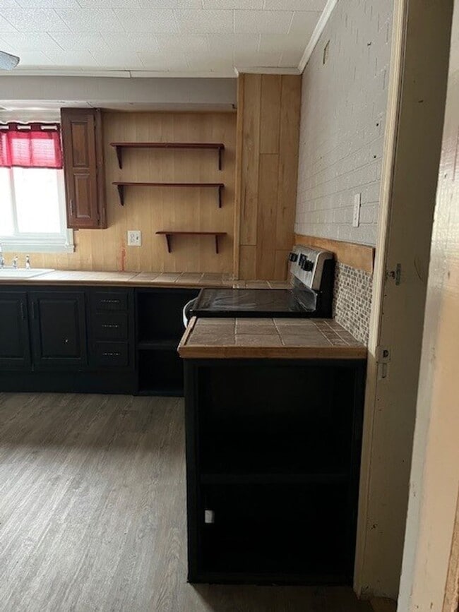 Building Photo - 3 bedroom 1.5 bathroom