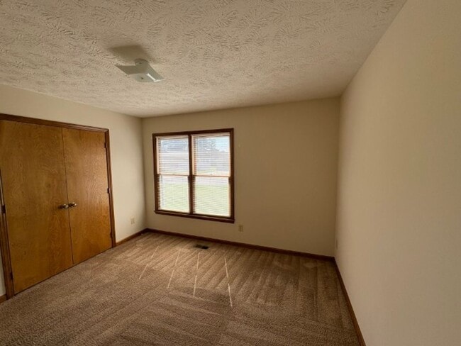 Building Photo - 2 Bedroom 2 Bathroom Duplex Available in H...