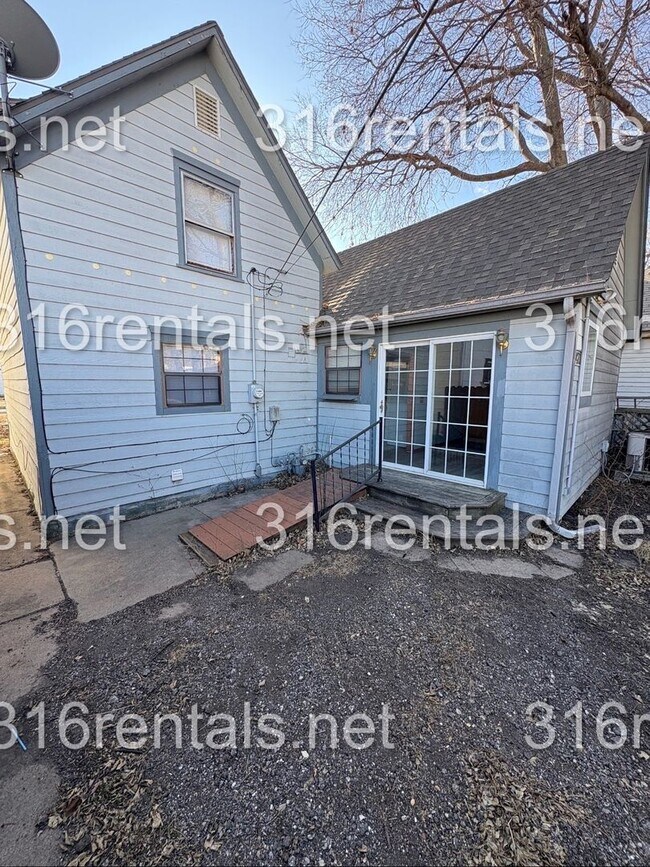 Building Photo - $950 - 3 bed 1 bath - Single Family Home