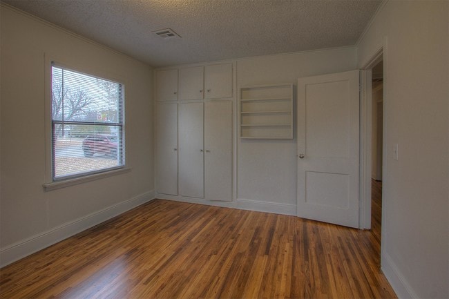 Building Photo - 1331 E 43rd St