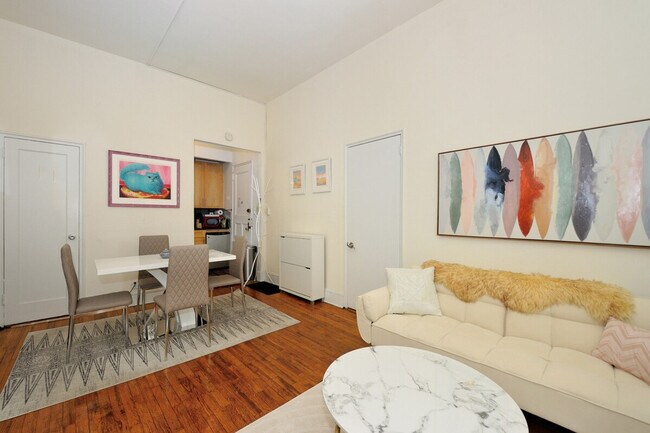 Building Photo - 120 E 39th St