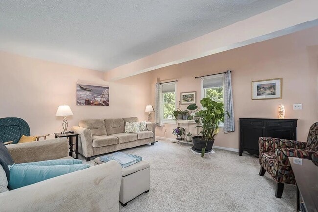 Building Photo - Plaistow NH