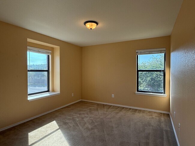 Building Photo - 2250 Howry Dr